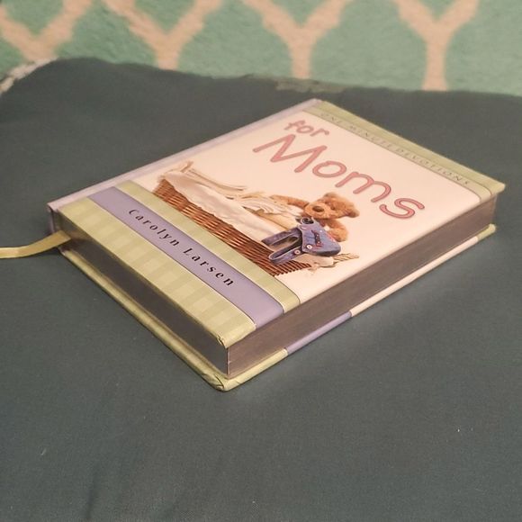 One-Minute‎ Devotions for Mom by Carolyn Larsen Book - Picture 6 of 11